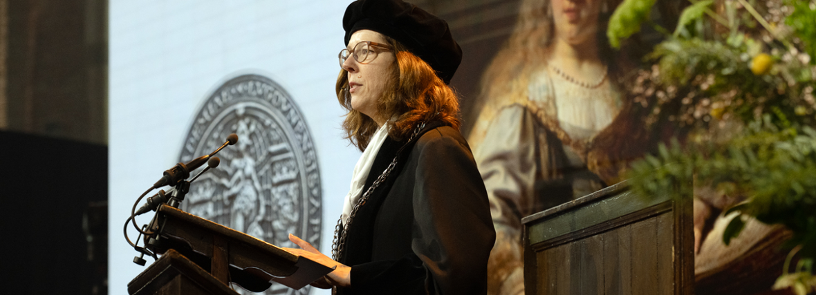 De nieuwe rector magnificus Sarah de Rijcke geeft haar eerste diesrede (foto: Universiteit Leiden)