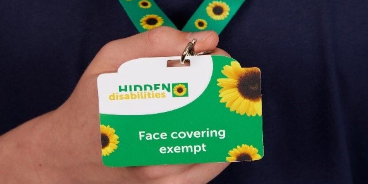 Oegstgeest deelt zonnebloemkeycords uit aan mensen met verborgen beperking
