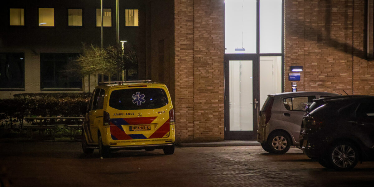 Hulpdiensten rukken uit voor mogelijke steekpartij