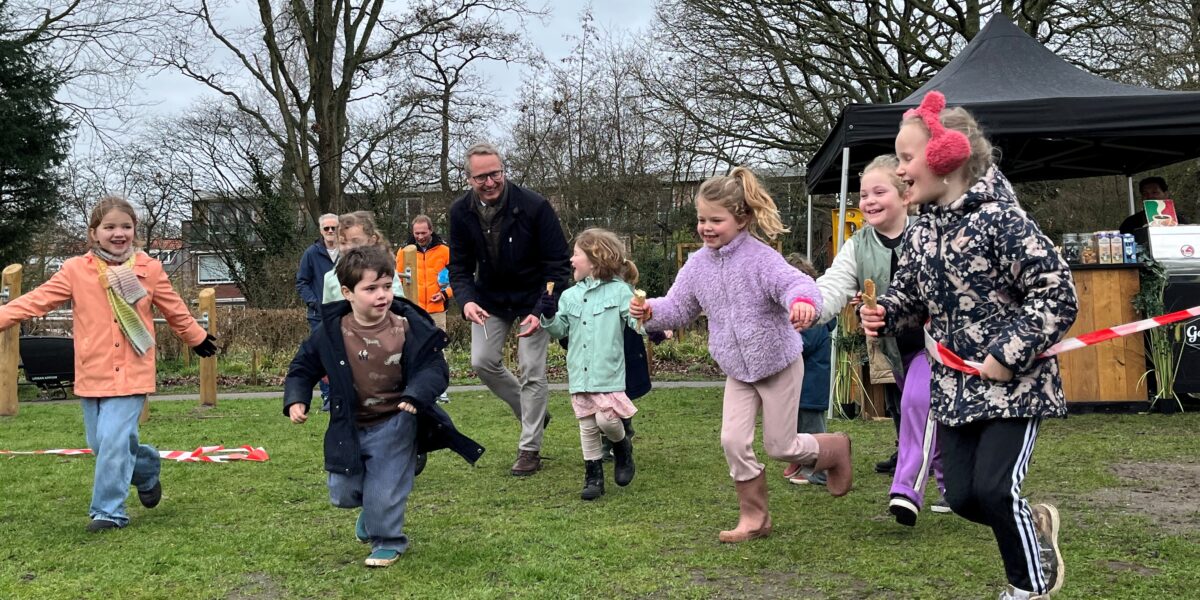 Vernieuwde speeltuin in Berkhoutpark feestelijk geopend