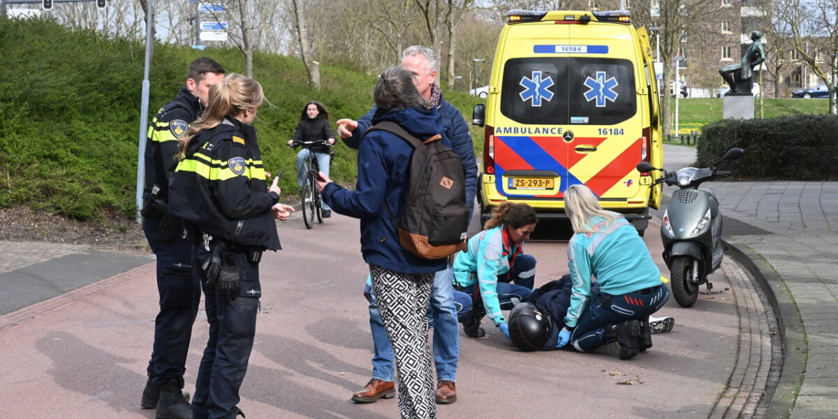 Gewonde bij botsing tussen scooter en brommer
