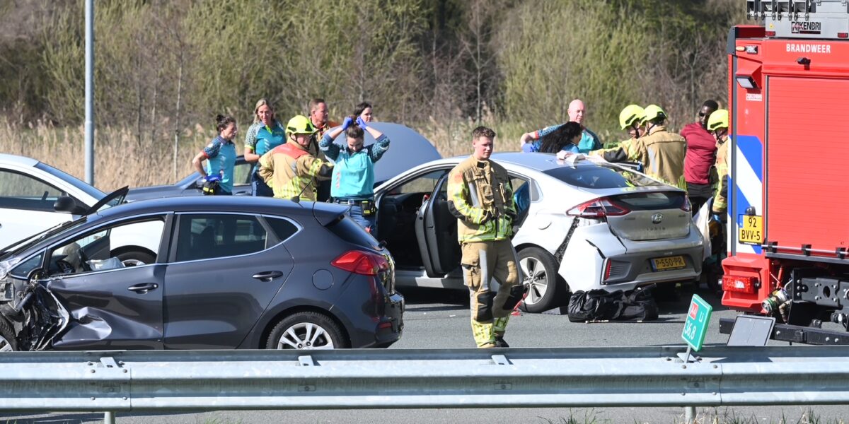 Enorme file en gewonden na kettingbotsing op A4