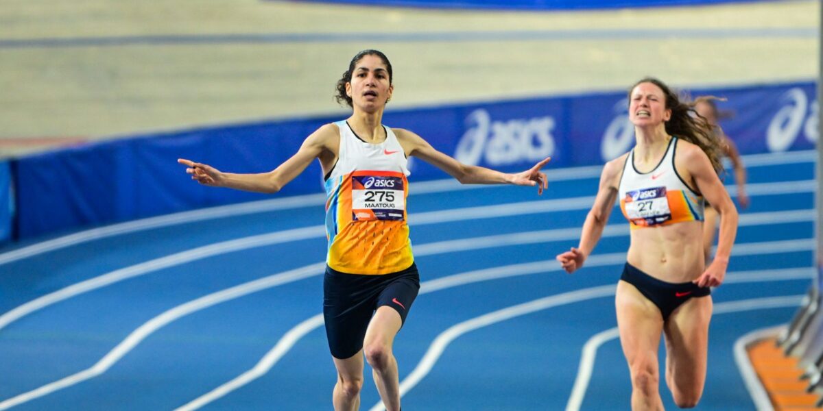 Dubbelslag Leiden Atletiek op NK indoor met goud voor Maatoug en zilver voor Bakker op 3000 meter