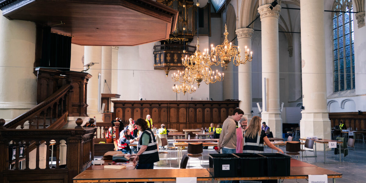 Stemmen tellen op mooiste tellocatie van Nederland