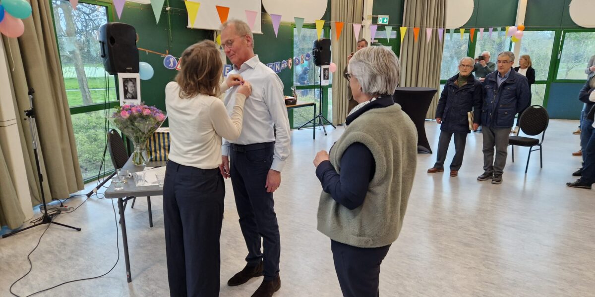 Koninklijk lintje voor Leidse 'huisarts-icoon' Just Eekhof