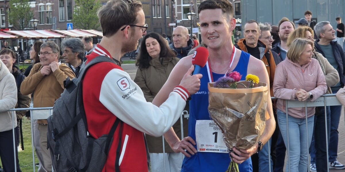 Cas Kopmels en Emma Houchell winnen stijf uitverkochte recordeditie Singelloop