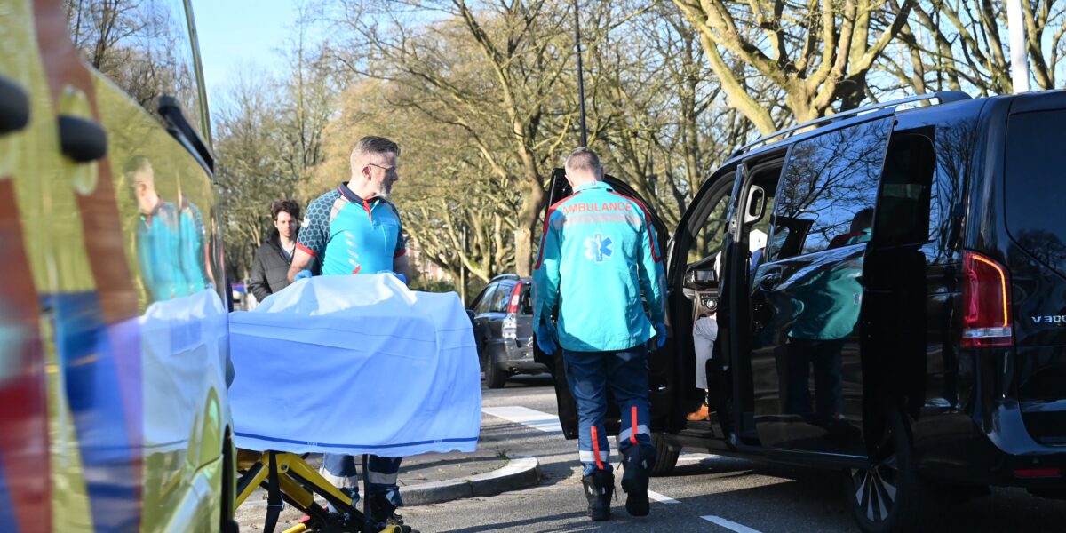 Gewonde bij botsing tussen taxibusje en auto