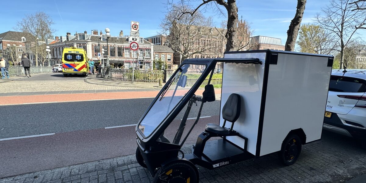 Gewonde door kantelend bezorgwagentje