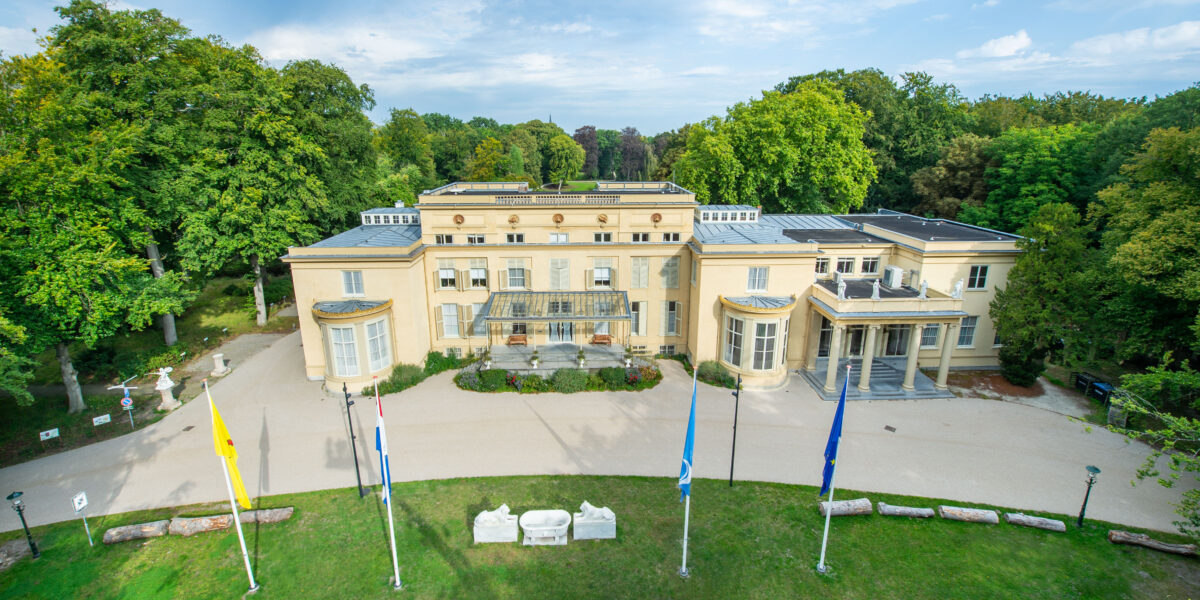 Start renovatie en restauratie Raadhuis De Paauw