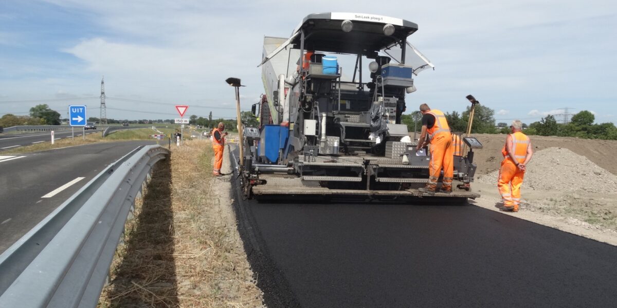 Nachtelijke afsluiting A44 wegens asfaltwerkzaamheden