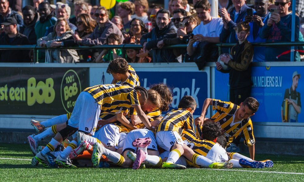 Vitesse wint internationaal Paastoernooi bij Voorschoten'97