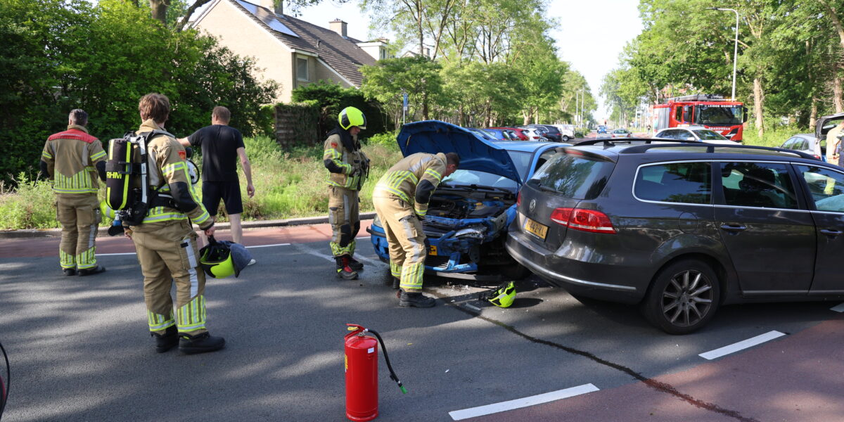 Gewonde en veel schade bij aanrijding in Leiderdorp