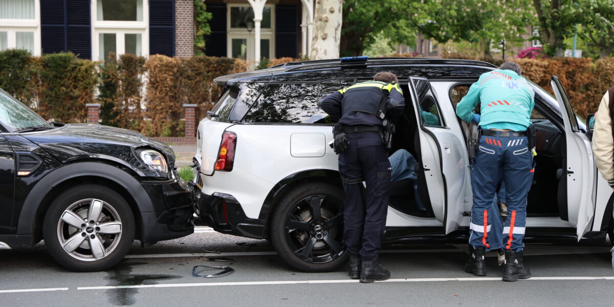 Mini's betrokken bij kop-staartbotsing