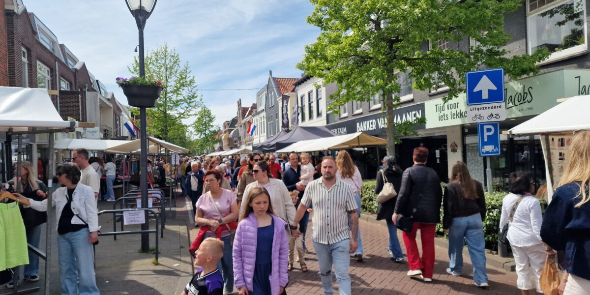 Gezellige drukte op Bevrijdingsdag in Oegstgeest