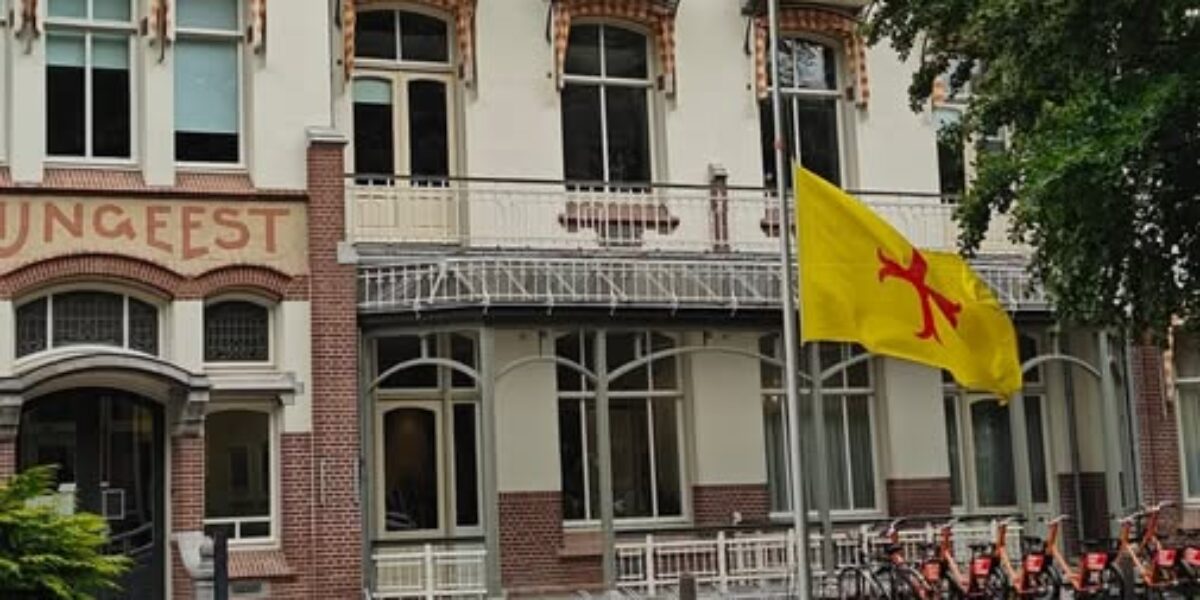 Vlag half stok in Oegstgeest om begrafenis Rosalie