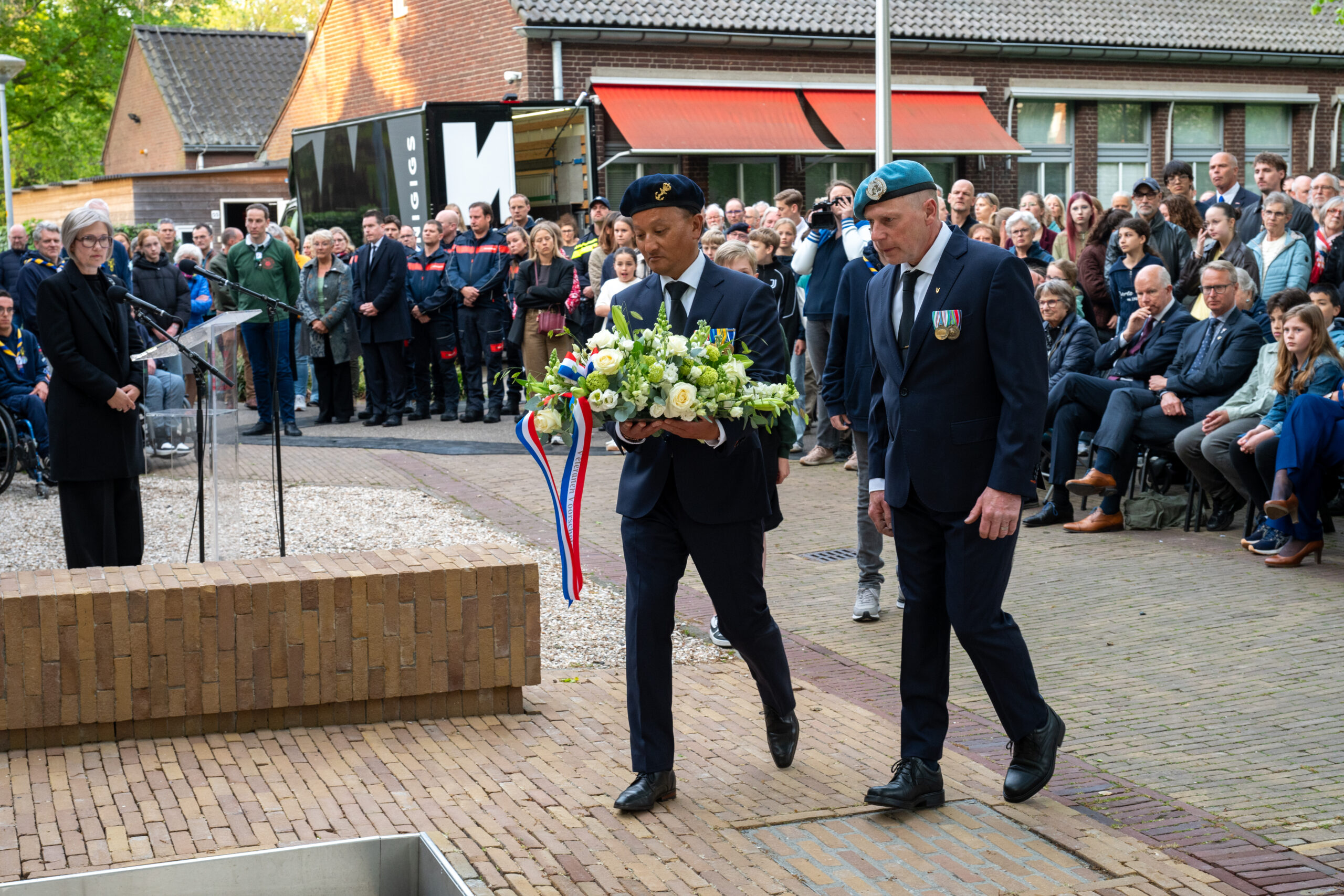 NELLEKE DE VRIES