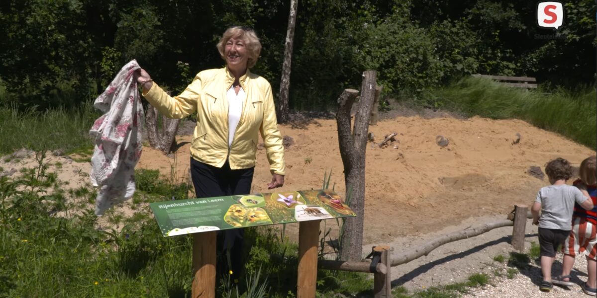 Bijenburcht in de Heemtuin in Leiderdorp geopend