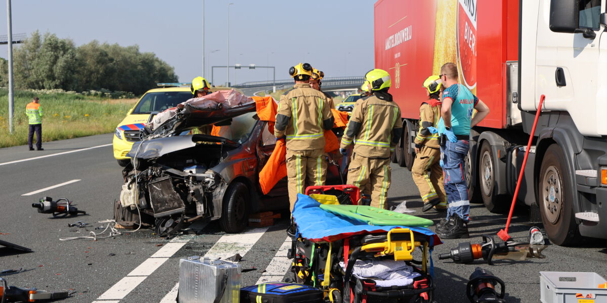Botsing tussen vrachtwagens en personenauto's op N434