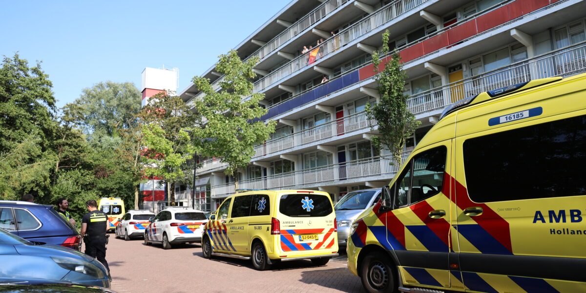 Ambulancemedewerker mishandeld in Merenwijk