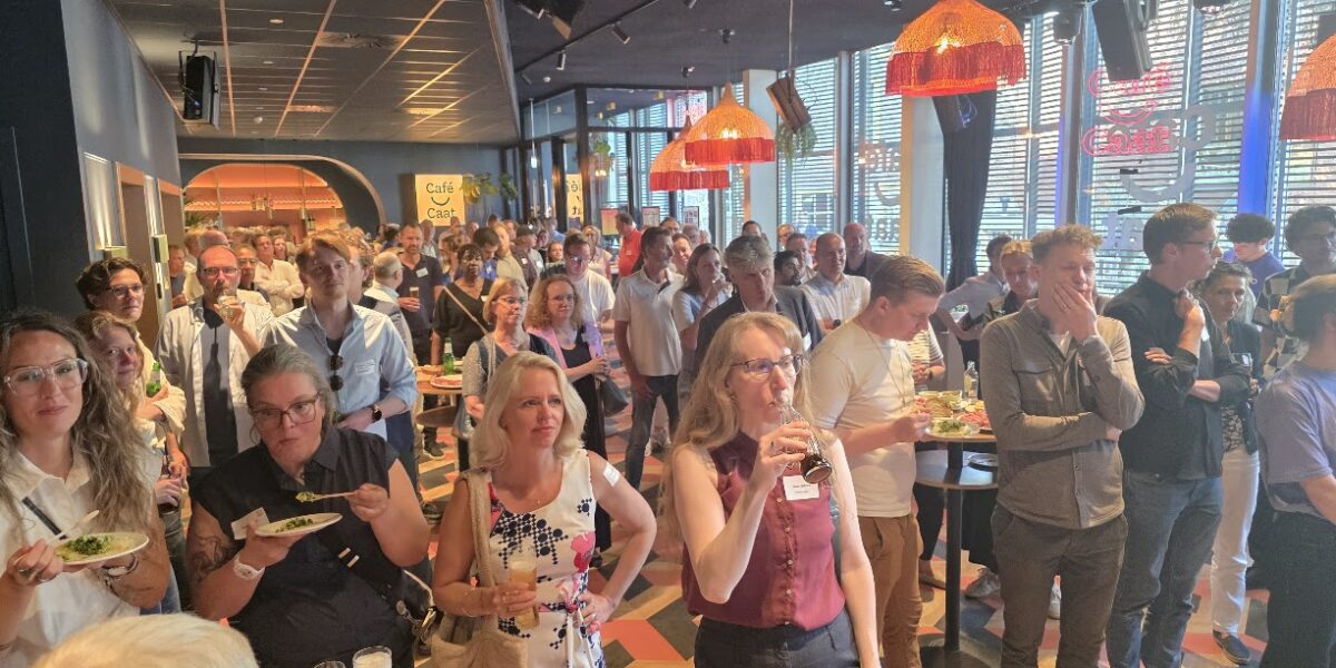 Drukbezochte ondernemersborrel gemeente Leiden