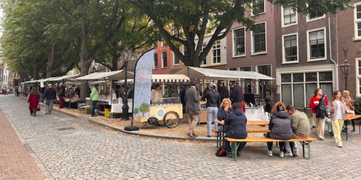 Nog meer 'Kunst onder de bomen' op de Hooglandse Kerkgracht