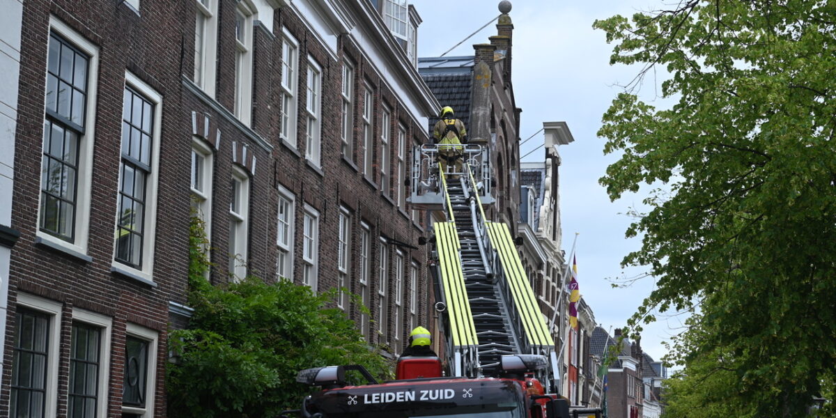 Brandweer oefent in DUWO-studentenhuis