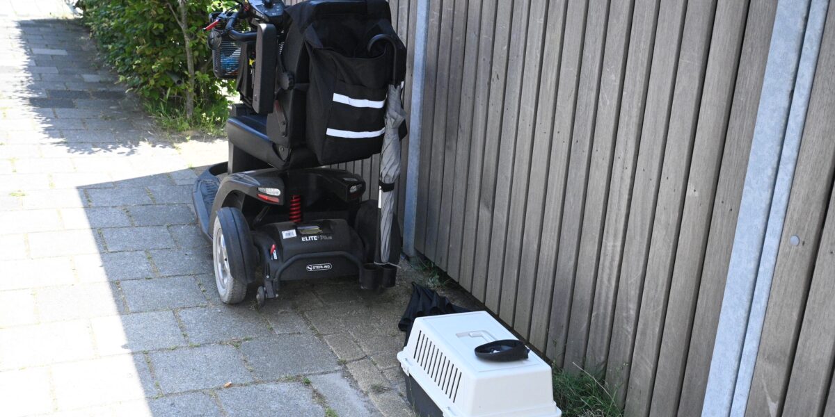 Scootmobielrijder gewond bij botsing met paal