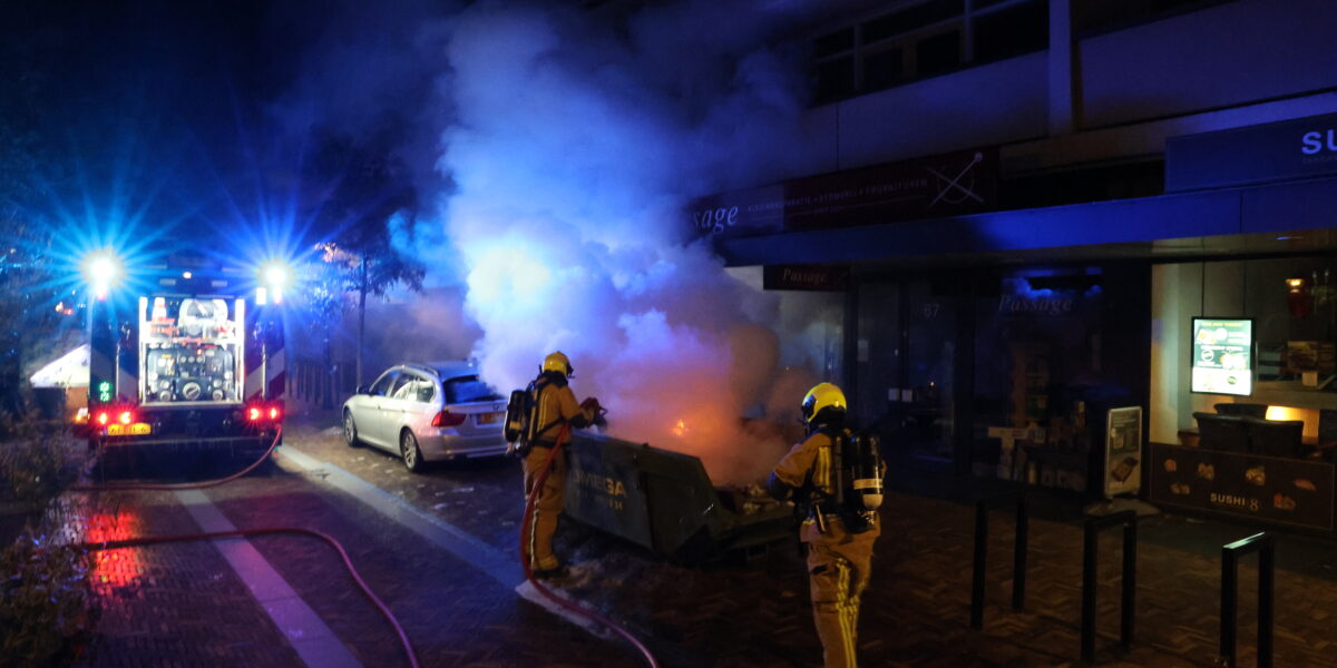 Brandweer rukt uit voor brandende bouwcontainer