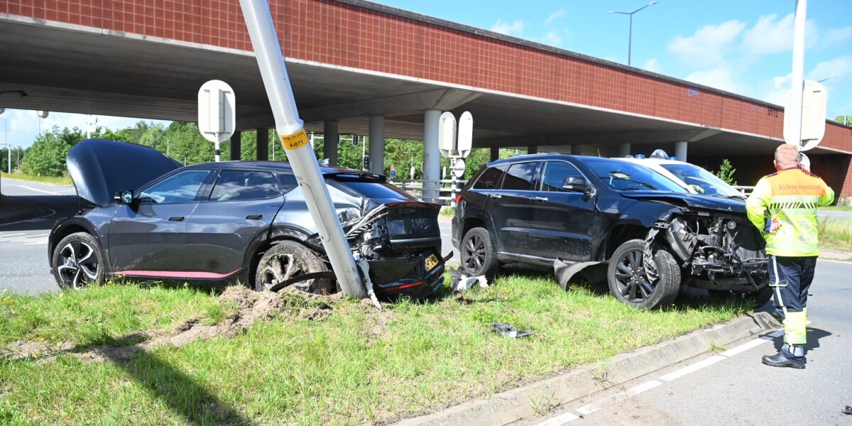 Gewonde bij botsing tussen drie auto's in Wassenaar