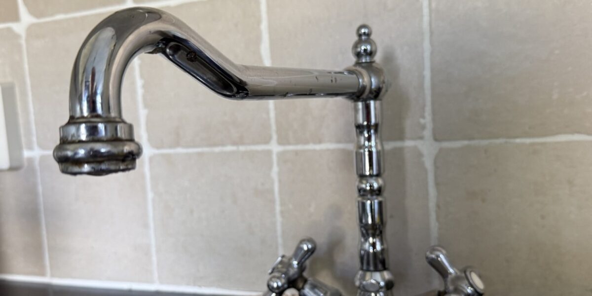 Waterschakelaar vergeten, Voorschoten zonder water