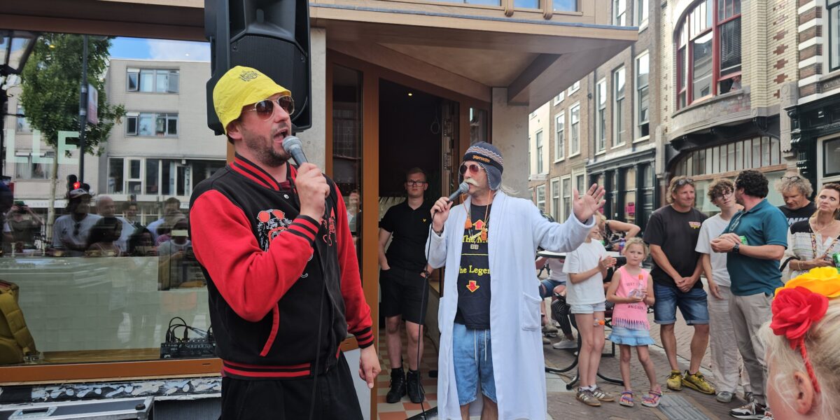 Barry Badpak viert vijftienjarig bestaan met feest in Leidse Schouwburg