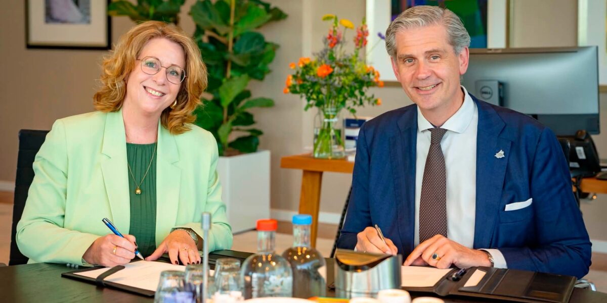 Waarnemend burgemeester Zoeterwoude Carla Breuer beëdigd
