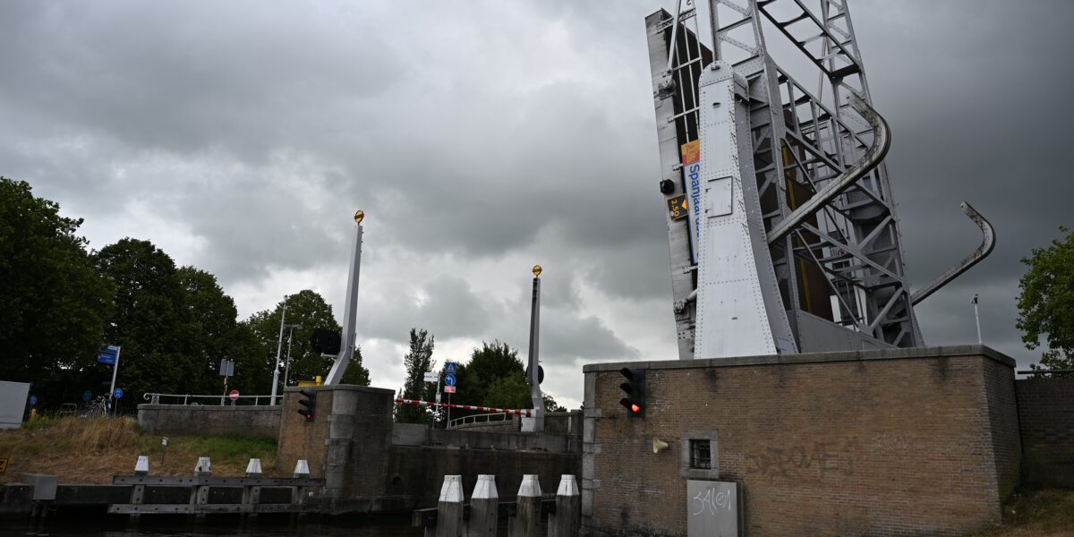 Spanjaardsbrug blijft openstaan door technische storing