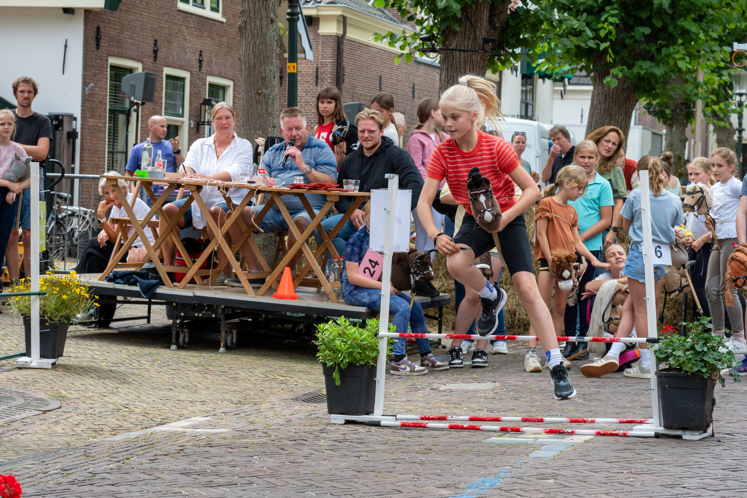 NELLEKE DE VRIES