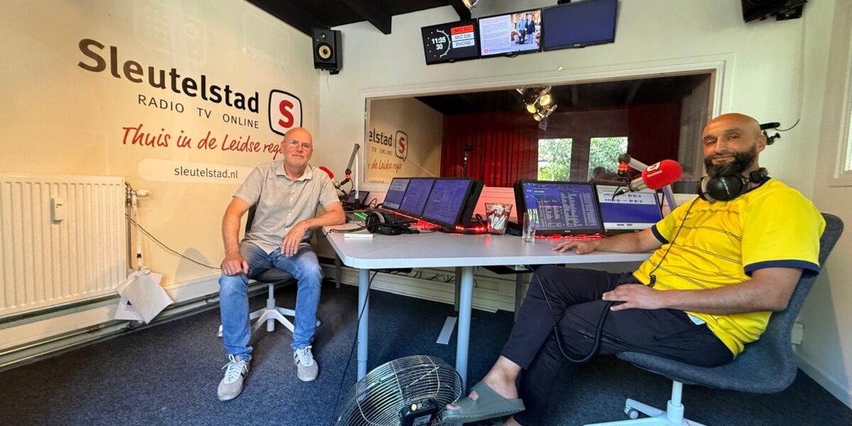 Hoofd Jeugdopleiding UVS Saïd Ait El Houssi aan tafel bij InLeidenThuis
