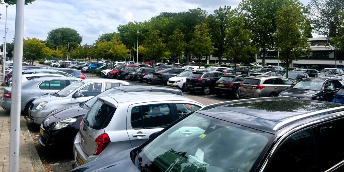 PRO Voorschoten vreest uitwijken langparkeerders naar stations Voorschoten