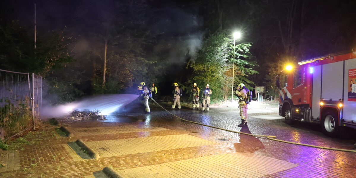 Brandweer Leiderdorp blust buitenbrandje bij Houtkamp