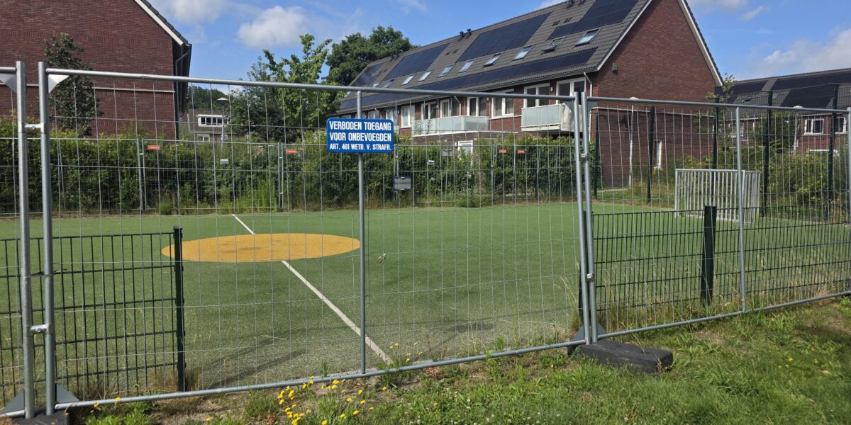 Zoeterwoudse kinderen willen meer speelplekken na sluiting voetbalkooi