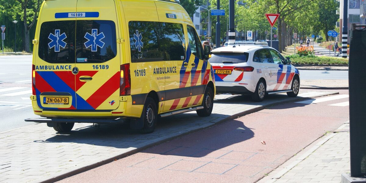 Fietsers botsen op kruising in Leiden Zuidwest
