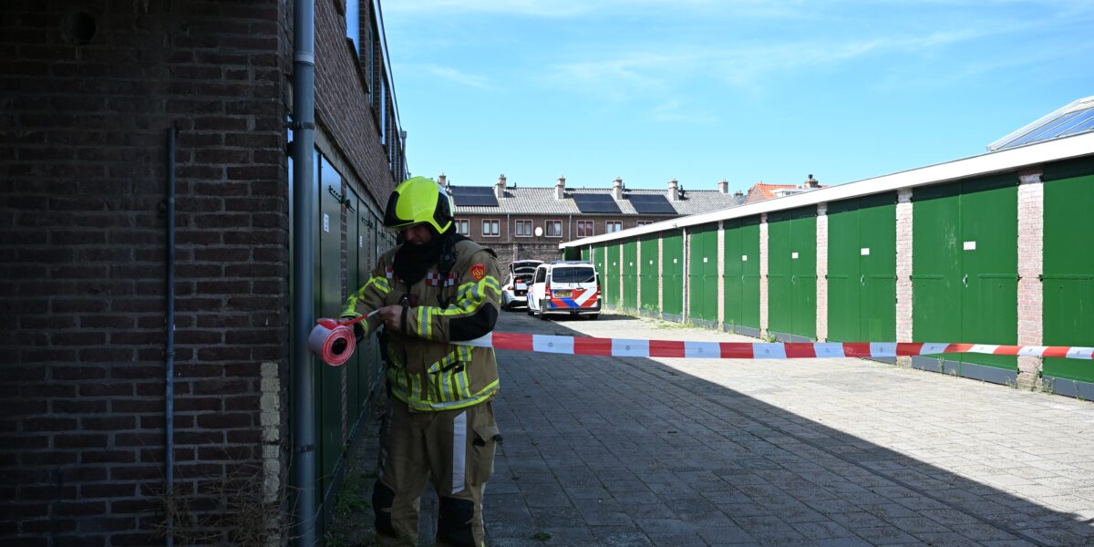 Stank verraadt mogelijk drugslab in Voorschotense garagebox