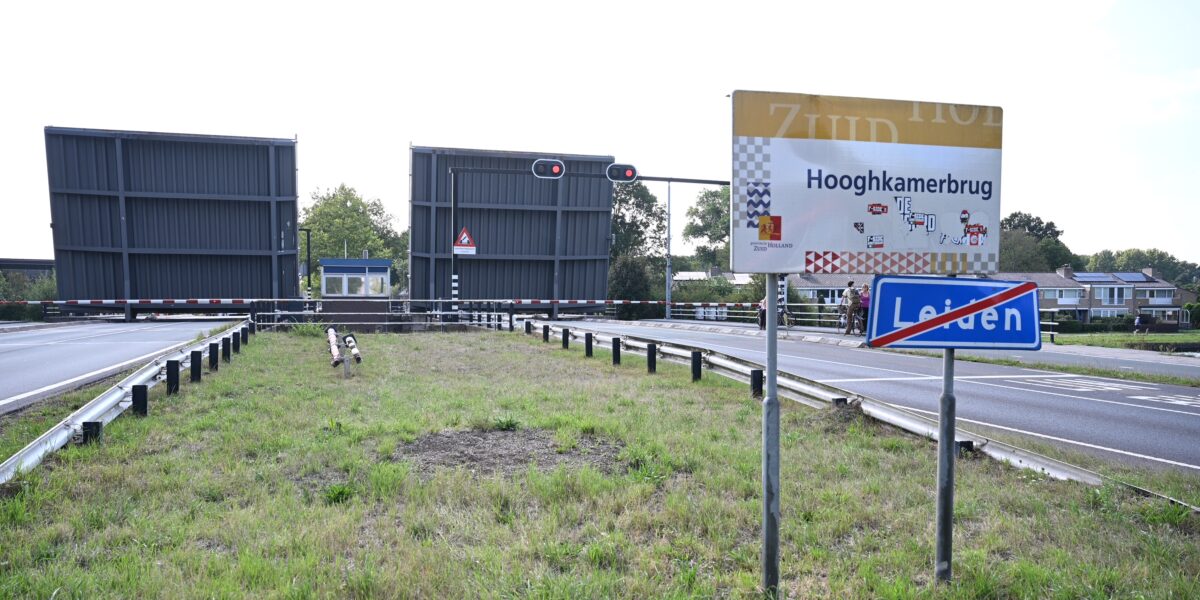 Hooghkamerbrug in beide richtingen afgesloten wegens een storing