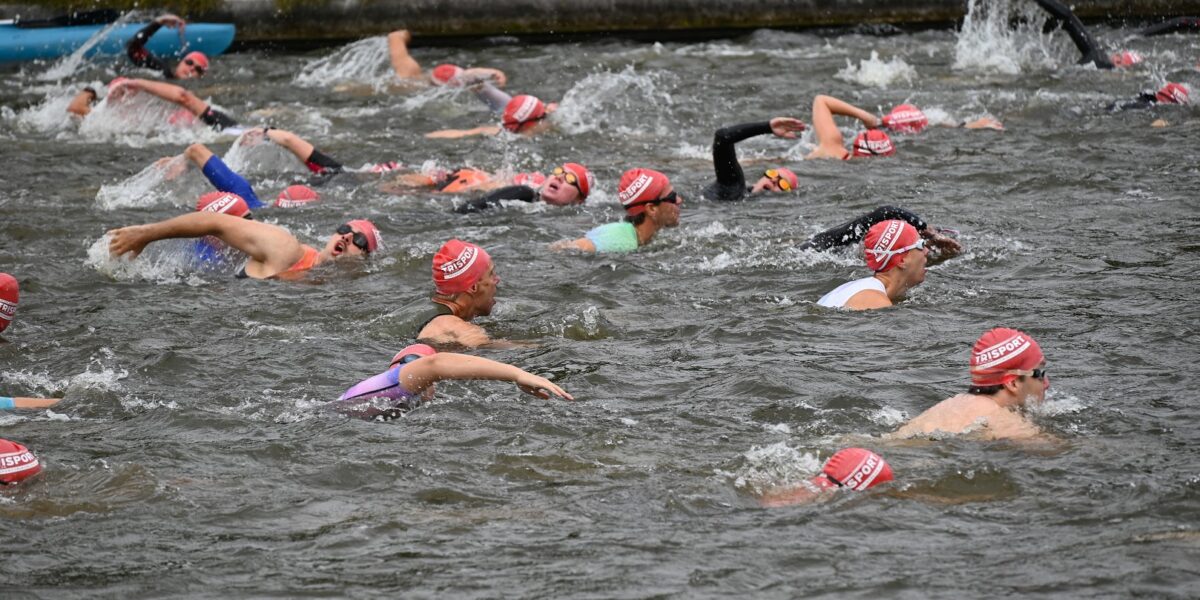 Triathlon Leiderdorp: winst voor Nederlands juniorenkampioen tijdrijden Teije van den Burgh