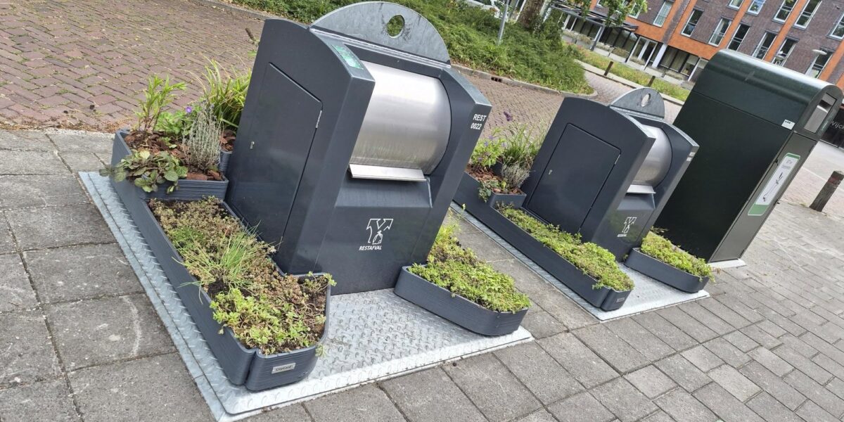 Oegstgeest experimenteert met groen rond ondergrondse containers