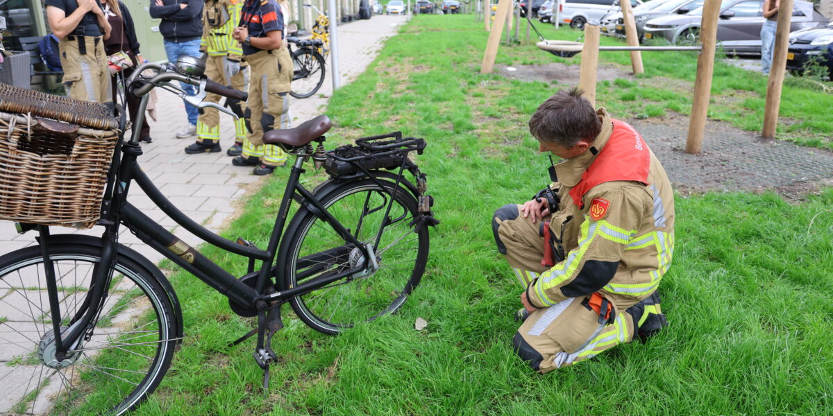 Accu elektrische fiets ontbrandt in schuur aan Saranafort