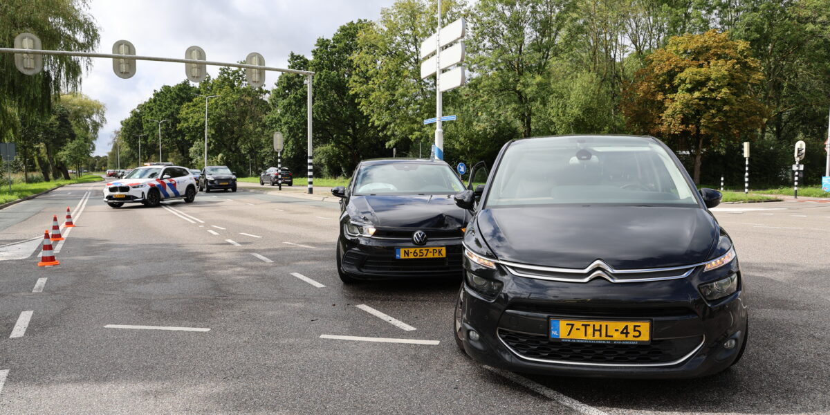 Auto's botsen op Persant Snoepweg