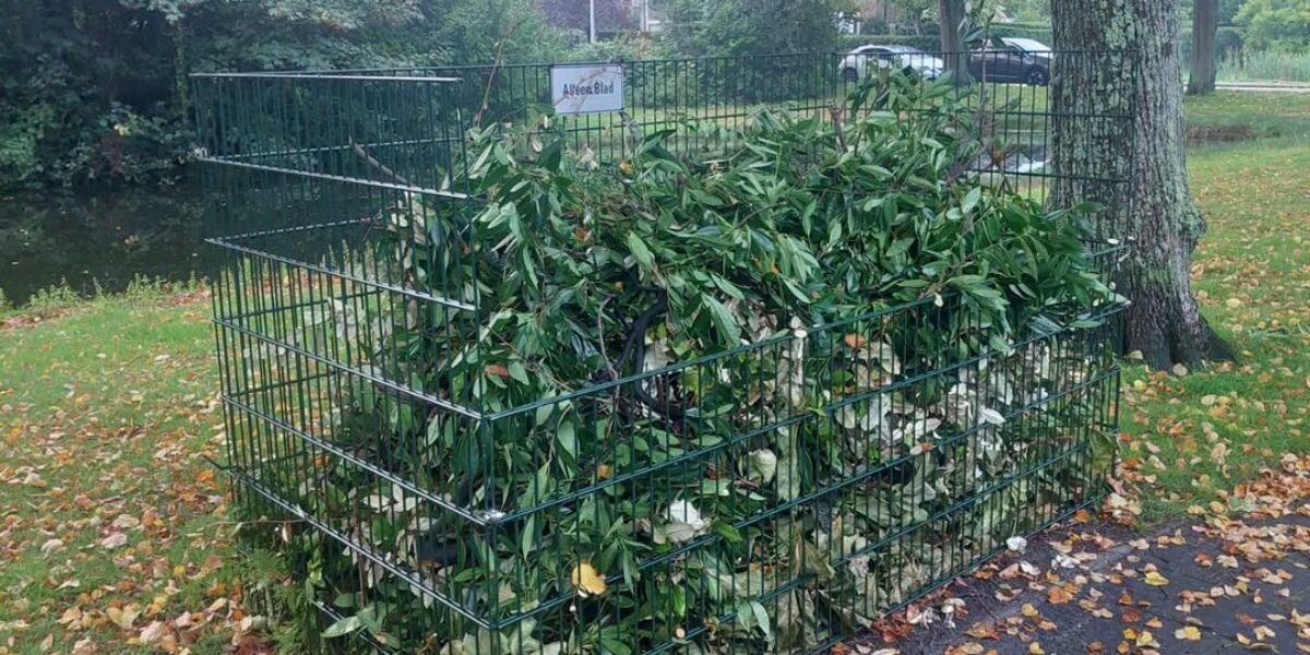 Oegstgeest plaatst korven voor bladeren maar waarschuwt: 'Geen tuinafval'