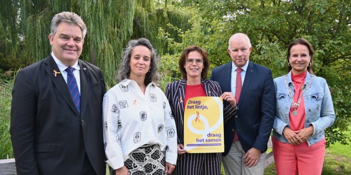 Voorschoten draagt lintje om praten over zelfdoding makkelijker te maken