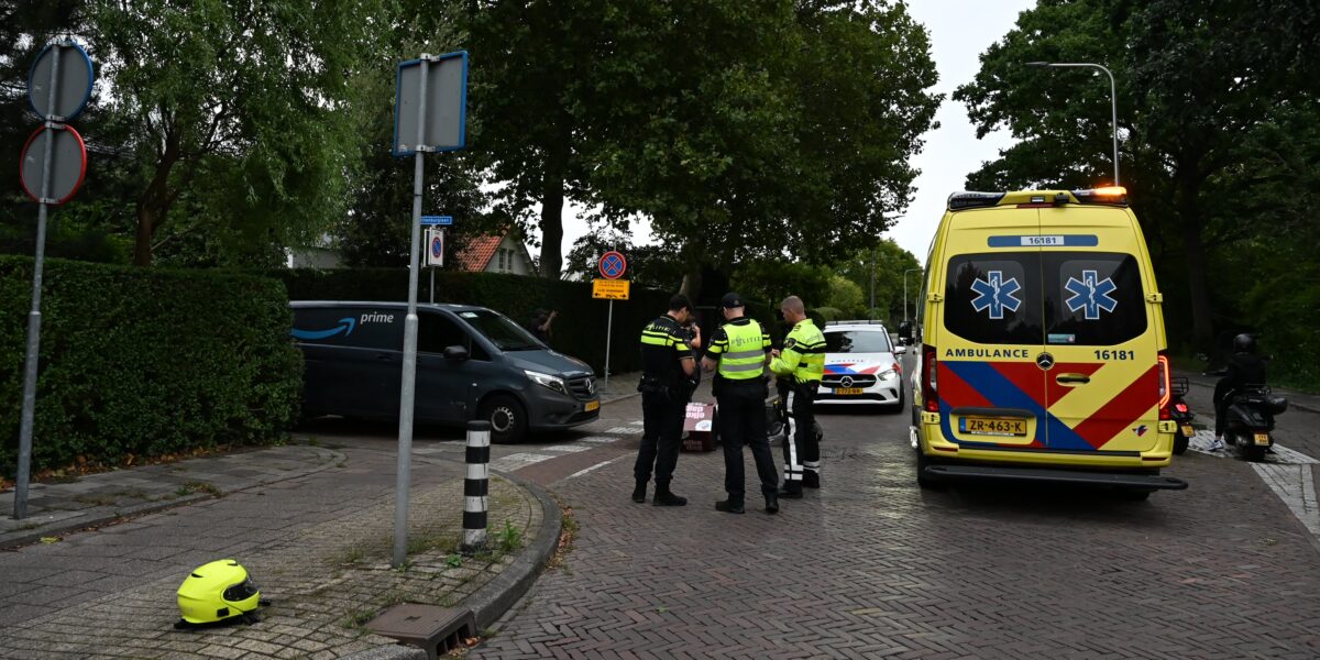 Maaltijdbezorger gewond bij botsing met koerier in Voorschoten
