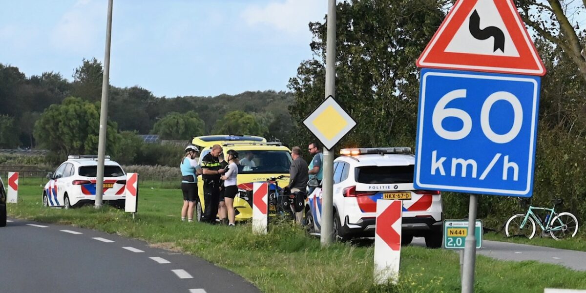 Fietsers botsen op Katwijkseweg in Wassenaar