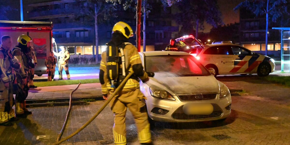 Politie blust beginnende autobrand in Oegstgeest